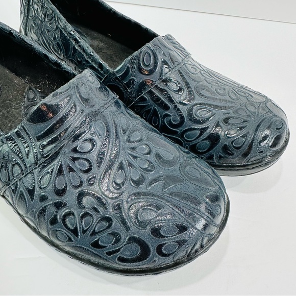 ๐ BOC BORN CONCEPT BLUE EMBOSSED LEATHER WOMENS SIZE 7.5 GREAT CONDITION - Picture 5 of 9